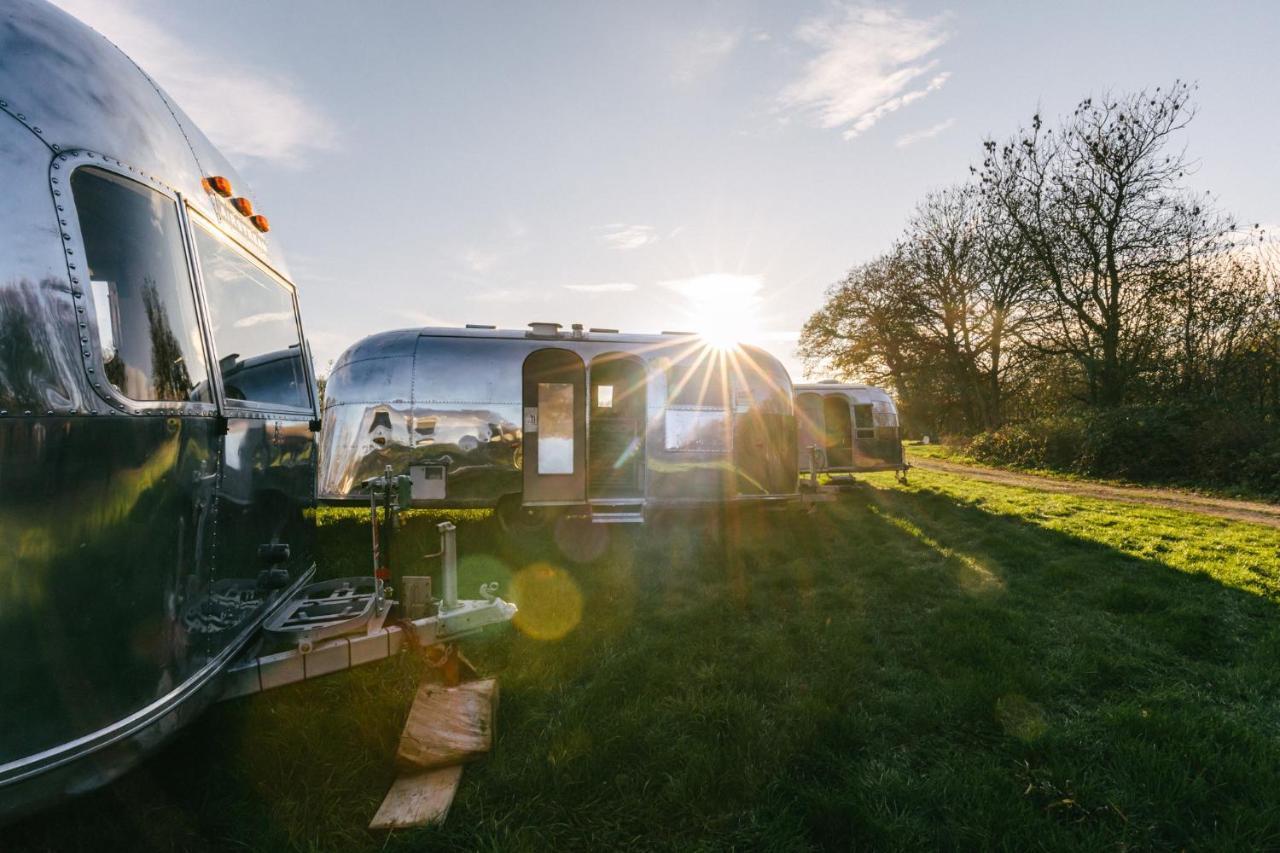 Silver Airstream Glamping & Rental Chichester Exteriör bild