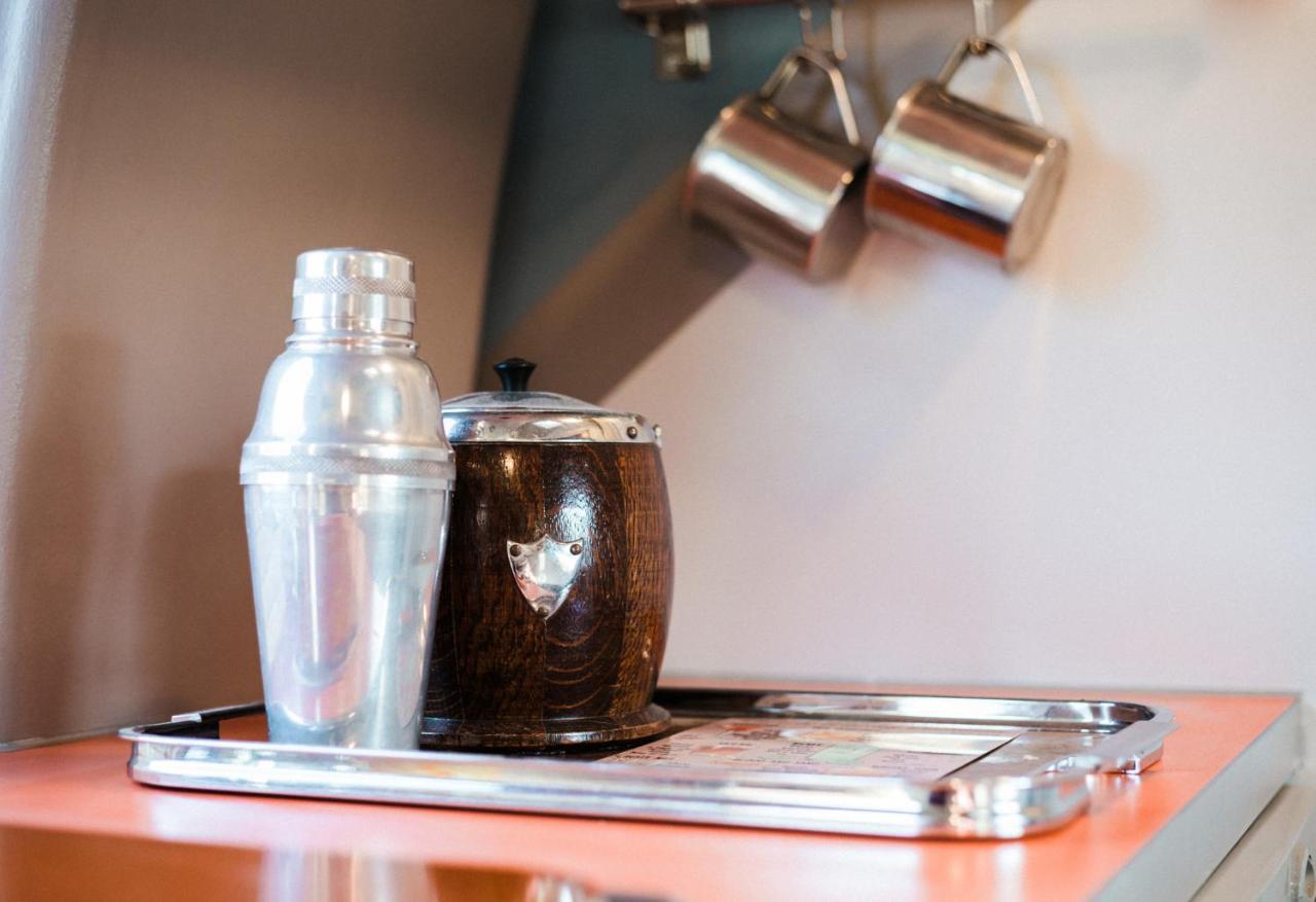 Silver Airstream Glamping & Rental Chichester Exteriör bild