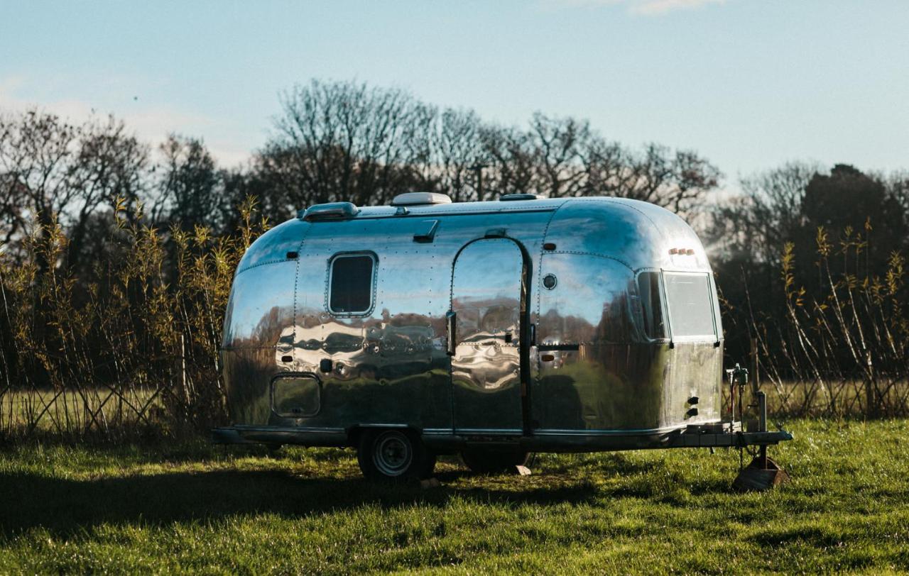 Silver Airstream Glamping & Rental Chichester Exteriör bild