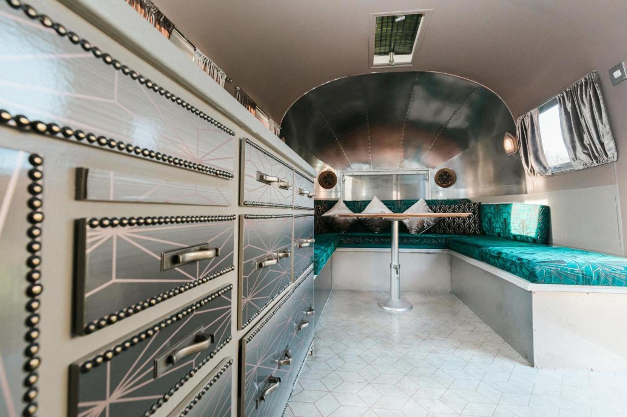 Silver Airstream Glamping & Rental Chichester Exteriör bild