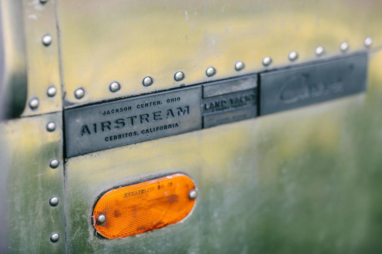Silver Airstream Glamping & Rental Chichester Exteriör bild