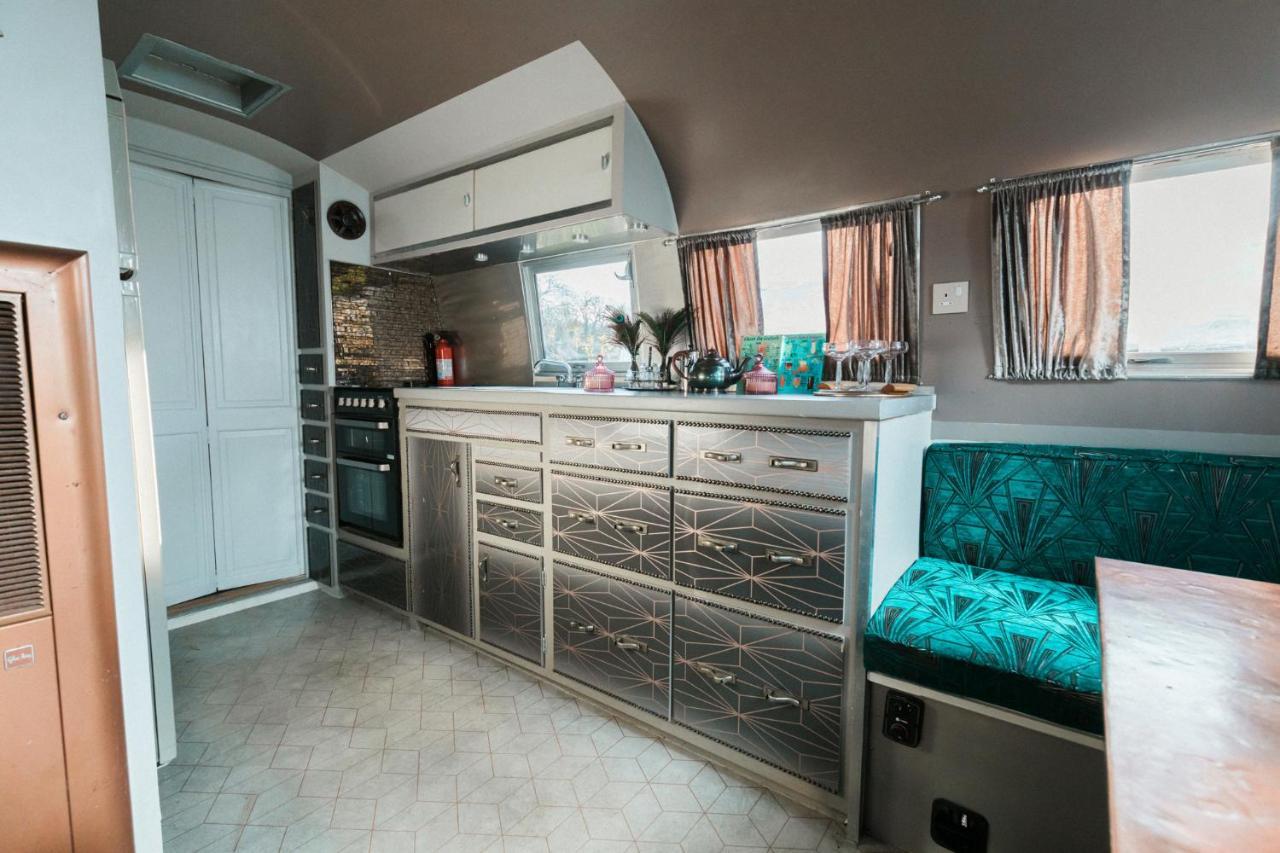 Silver Airstream Glamping & Rental Chichester Exteriör bild