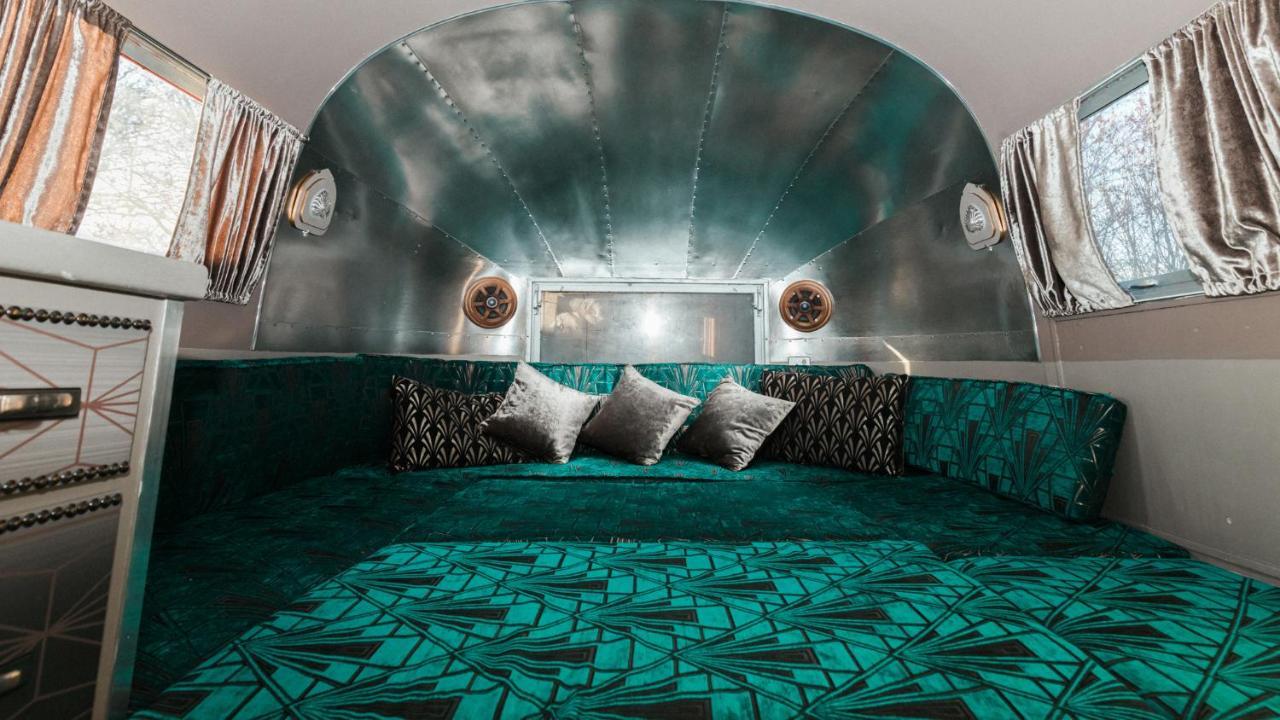 Silver Airstream Glamping & Rental Chichester Exteriör bild