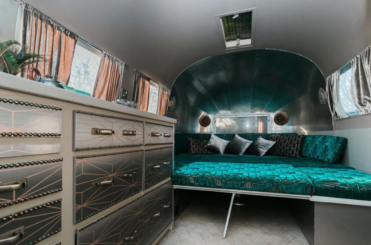 Silver Airstream Glamping & Rental Chichester Exteriör bild
