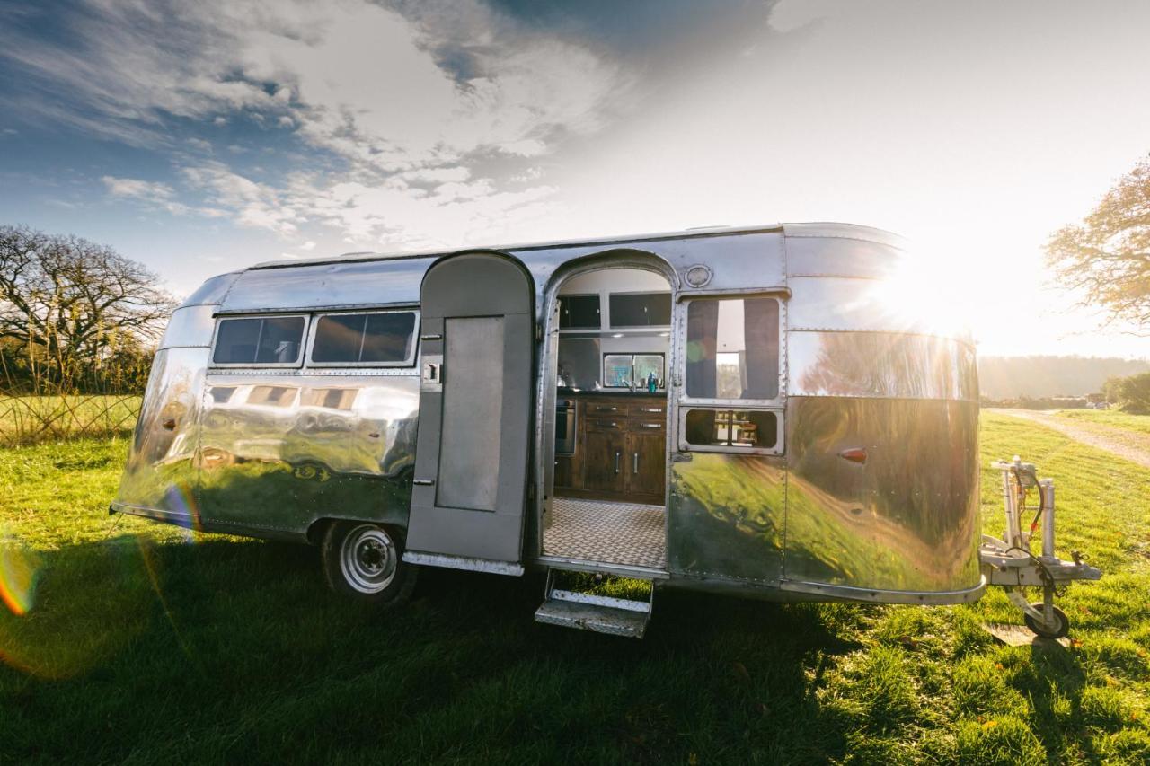 Silver Airstream Glamping & Rental Chichester Exteriör bild