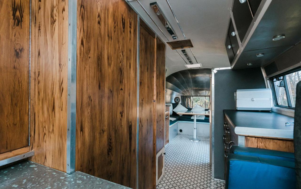 Silver Airstream Glamping & Rental Chichester Exteriör bild