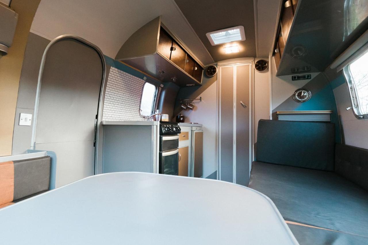 Silver Airstream Glamping & Rental Chichester Exteriör bild