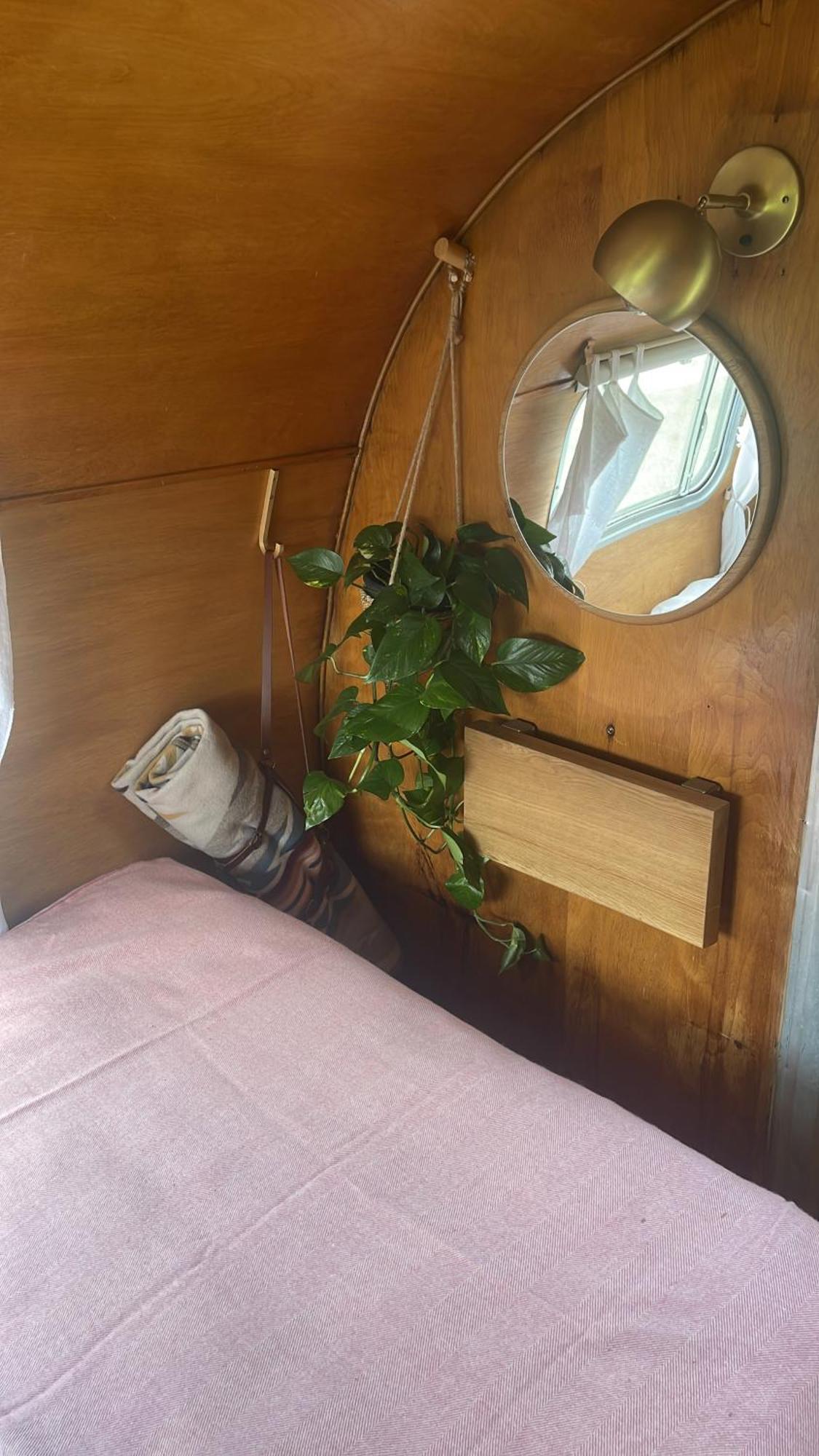 Silver Airstream Glamping & Rental Chichester Exteriör bild