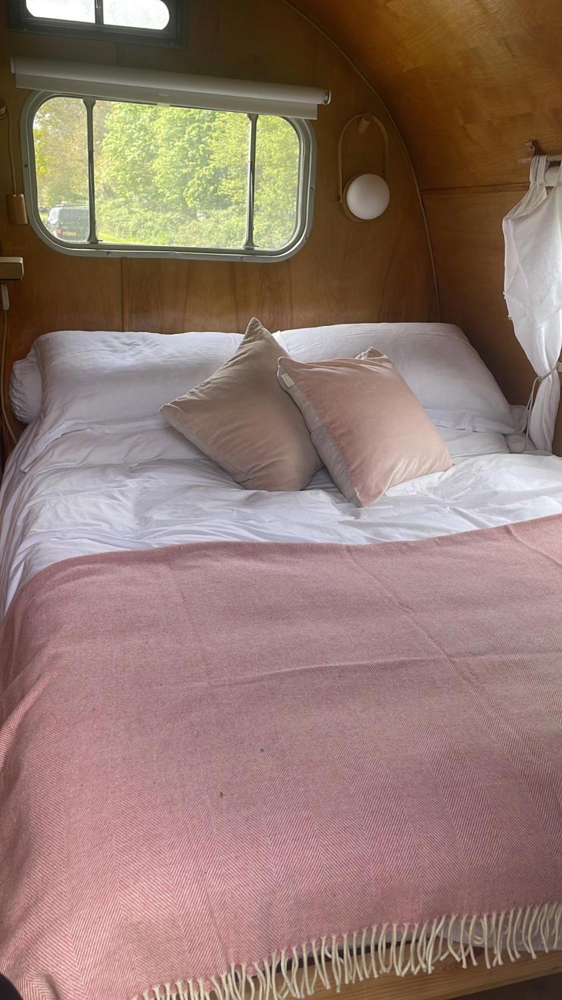 Silver Airstream Glamping & Rental Chichester Exteriör bild