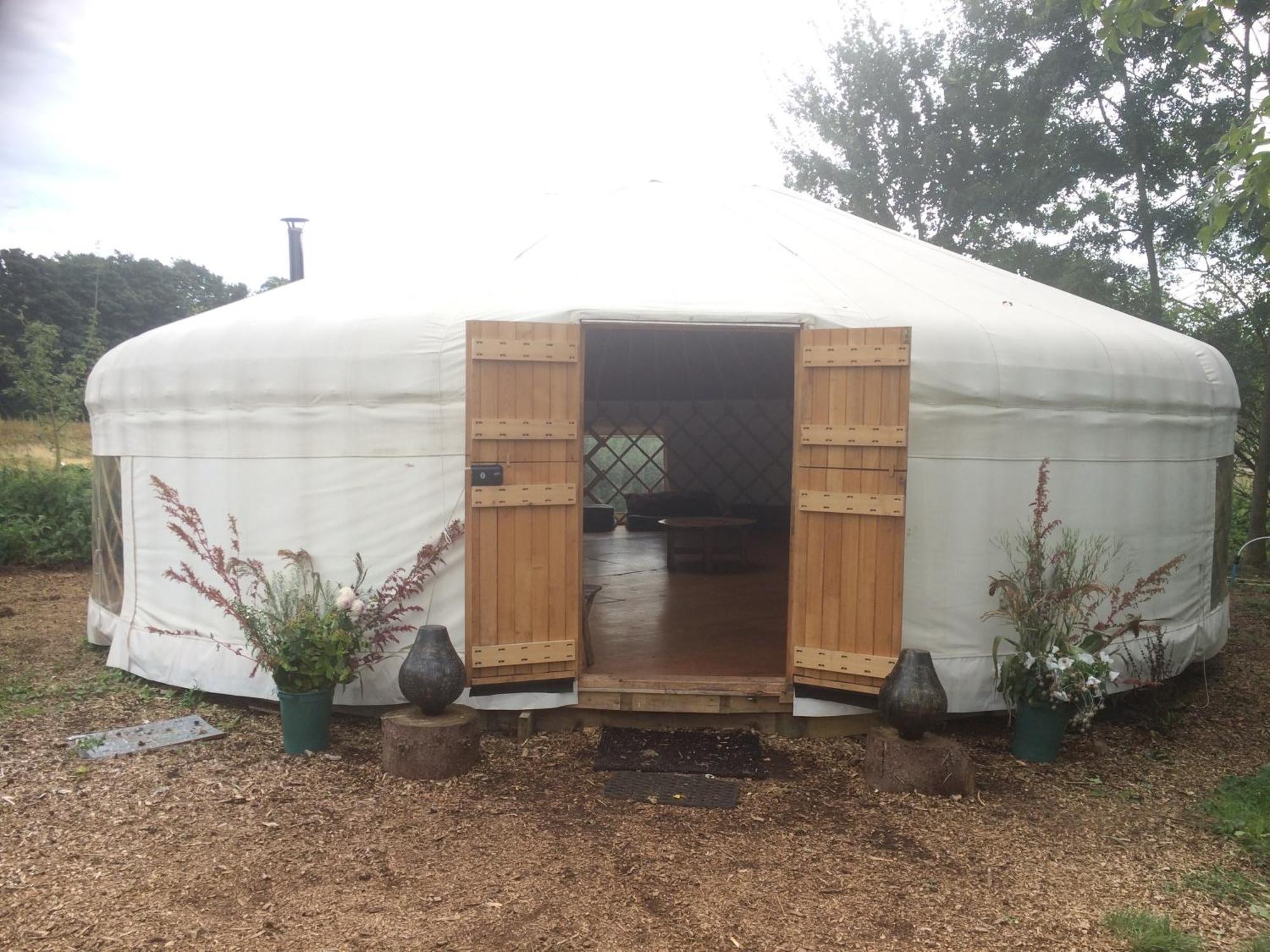 Silver Airstream Glamping & Rental Chichester Exteriör bild