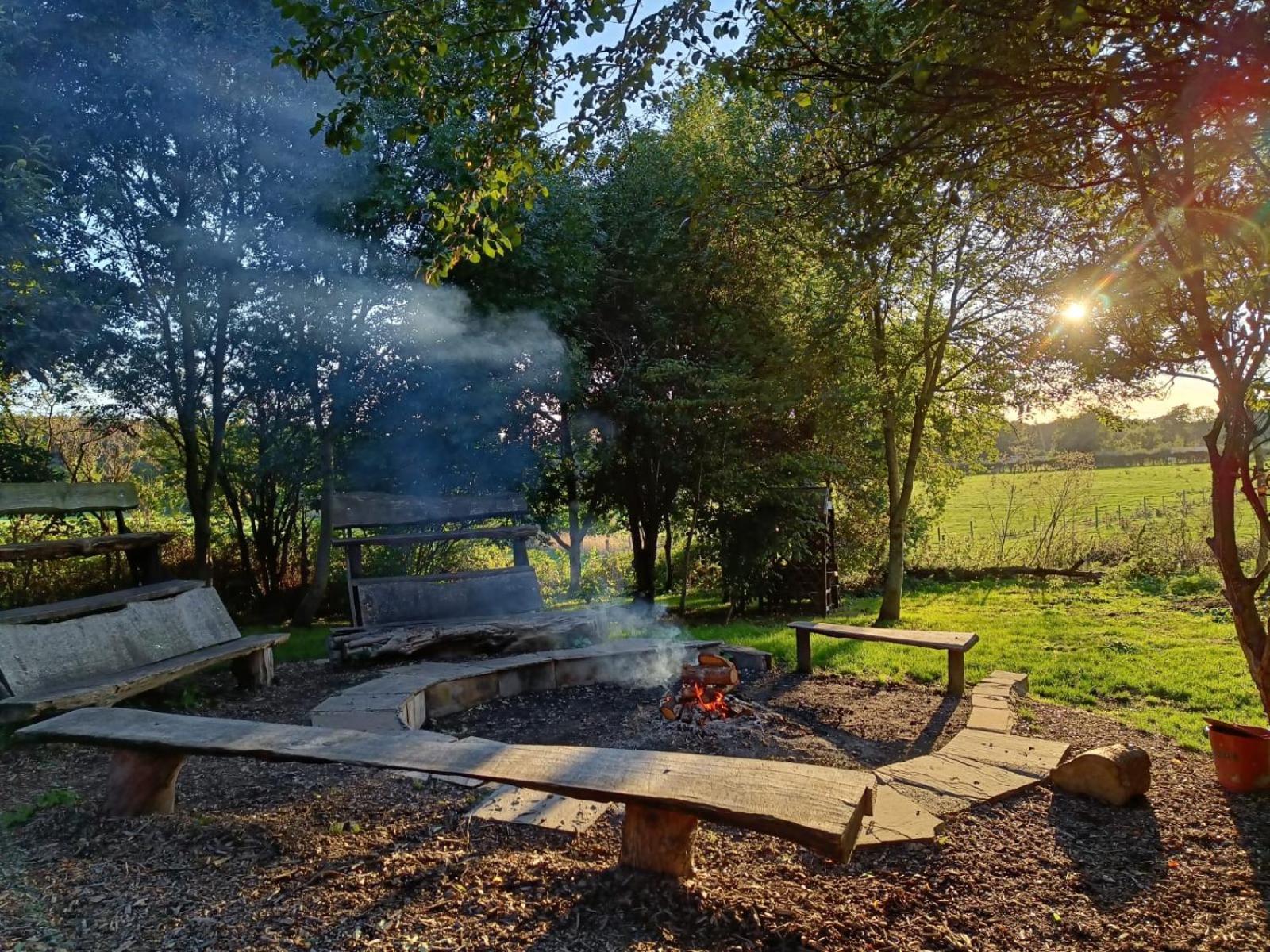 Silver Airstream Glamping & Rental Chichester Exteriör bild