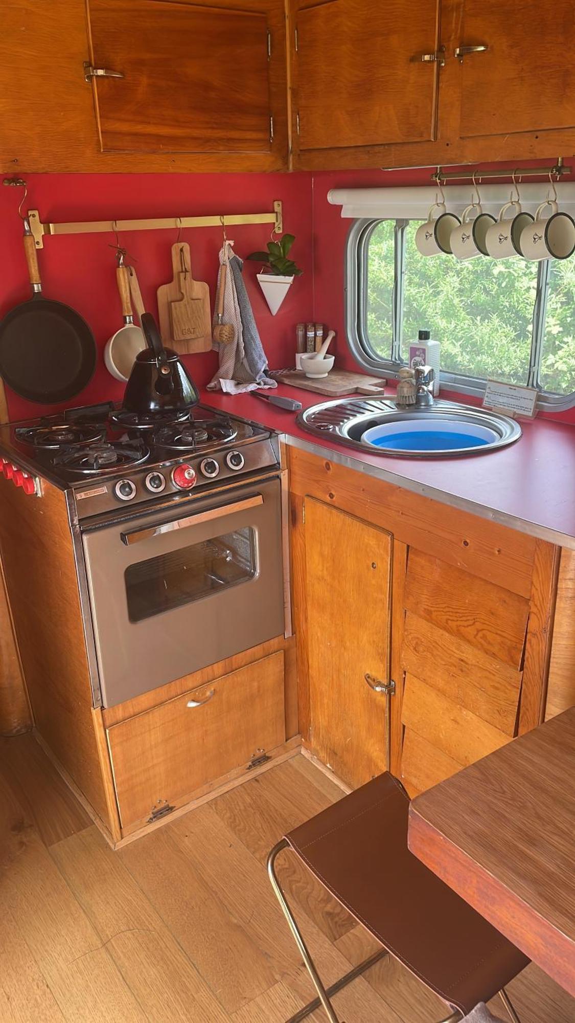 Silver Airstream Glamping & Rental Chichester Exteriör bild
